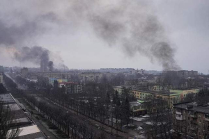 Рашисти обстріляли пологовий будинок у Маріуполі. Фото Мстислава Чернова та Євгена Малолєтки 