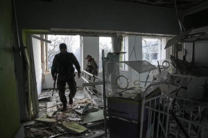 Рашисти обстріляли пологовий будинок у Маріуполі. Фото Мстислава Чернова та Євгена Малолєтки 
