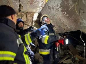 У Бородянці рятувальники почали розбирати завали