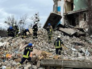 У Бородянці рятувальники почали розбирати завали