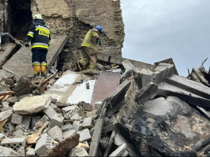 У Бородянці рятувальники почали розбирати завали