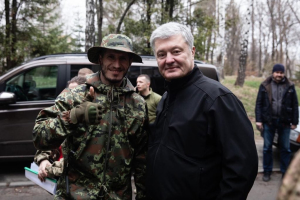 Порошенко передав бійцям 206-го батальйону ТрО військове спорядження
