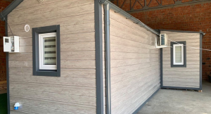 Переселенці з Києва створюють модульні будинки на Буковині