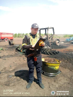 Ракета попала в трактор посреди поля