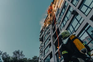 Удар рашистської ракети по житловому будинку. Київ, Шевченківський район