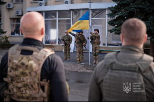 Поднятие украинского флага в Лимане