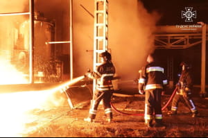 Рятувальники гасять пожежу на енергетичному об'єкті на Київщині