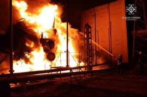 Рятувальники гасять пожежу на енергетичному об'єкті на Київщині