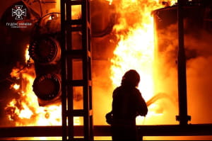 Рятувальники гасять пожежу на енергетичному об'єкті на Київщині