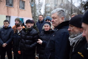 Порошенко зустрівся з волонтерами