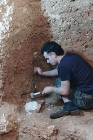 Хлопець посварився з батьками і вирив підземний будинок