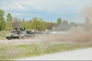 Резніков тестує танк "Оплот"