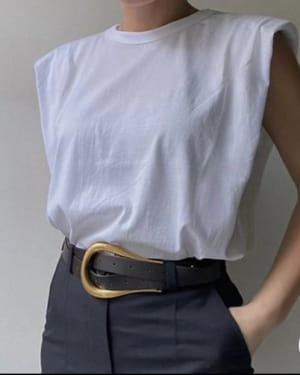 футболка з великими наплічниками