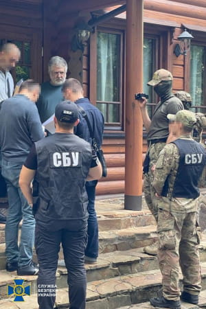 Коломойському вручили підозру