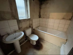 Брудний будинок