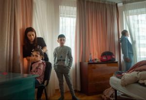 Британская фотографка два года документировала жизнь беженцев из Украины за границей 