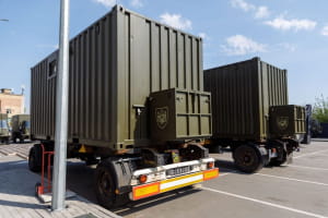 Порошенко передает армии 2000 дронов и технику.