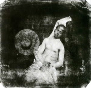 Первая фотографическая мистификация, 1840 год. В "Автопортрете утопленника" Ипполит Баярд показывает себя как жертву самоубийства. Изображение было создано как акт протеста за то, что он никогда не получил, что, по его мнению, было его законной 