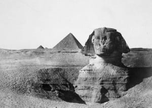 Первая известная фотография Великого Сфинкса и пирамид Гизы, Египет, сделана Максимом дю Кампом в 1849 году.