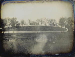 Первая фотография Нью-Йорка, 1848 год. Этот дагеротип Верхнего Вест-Сайда Манхэттена был продан на аукционе Sotheby's в 2009 году за 62 500 долларов.