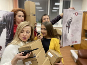 Календар "Без цензури" 2025 і рації для військових