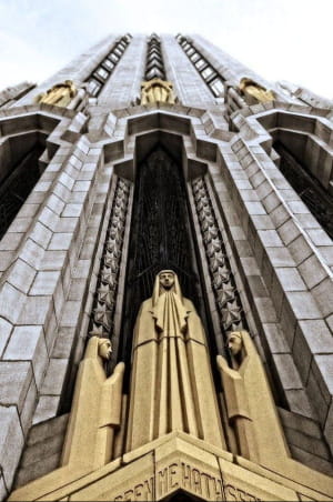 Методистская церковь на Бостон-авеню в Талсе является одним из лучших примеров церковной архитектуры ар-деко в Соединенных Штатах (1929).