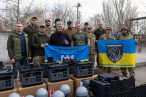 Порошенко привіз допомогу війську