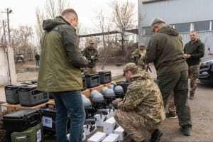 Порошенко привіз допомогу війську
