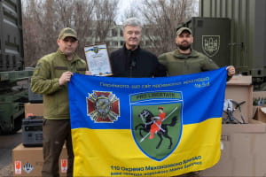 Порошенко привіз допомогу війську