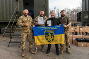 Порошенко привіз допомогу війську