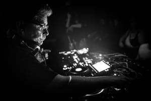  LONDON ELEKTRICITY & Jolliffe (UK)