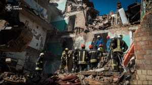 ГСЧС разбирает завалы в Дарницком районе