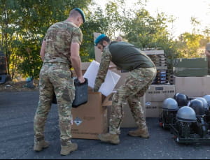 Петро Порошенко привіз військову допомогу на Південь