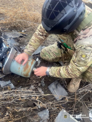 Правоохранители ликвидируют обезвреживать боевые элементы российских ракет и беспилотников