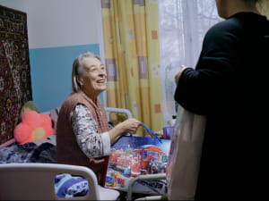 Допомога літнім людям