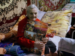 Допомога літнім людям