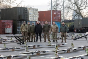 Порошенко передав підрозділам ЗСУ партію дронів-камікадзе