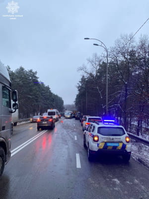 Автомобильная авария парализовала движение в сторону Вышгорода