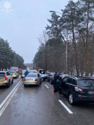 Автомобильная авария парализовала движение в сторону Вышгорода