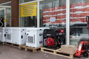 Марина Порошенко доставила генераторы в Днепропетровский областной госпиталь ветеранов