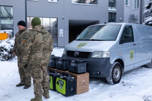 Порошенко передал помощь военным