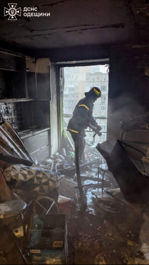 рф влучила дроом у багатоповерхівку в Чорноморську