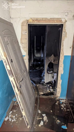 рф влучила дроом у багатоповерхівку в Чорноморську