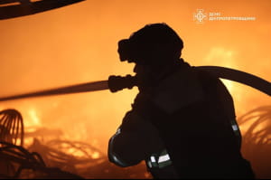 Рятувальники ліквідовують пожежі