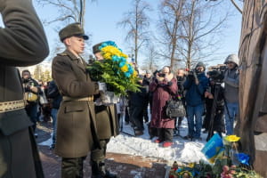 Порошенко почтил память Героев Небесной Сотни