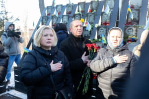 Порошенко почтил память Героев Небесной Сотни