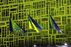 Європейські інституції прикрасили кольорами українського прапора на знак солідарності