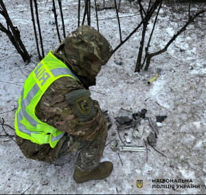 Полиция фиксирует последствия обстрела Киева