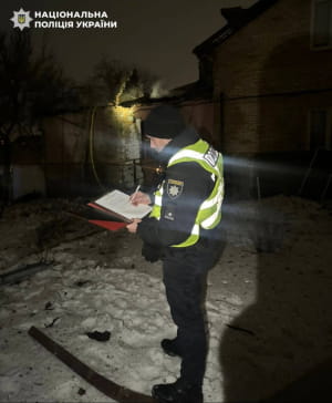 Полиция фиксирует последствия обстрела Киева