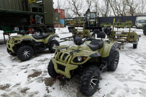 Порошенко передав підрозділам ЗСУ партію техніки